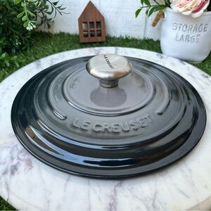 LE CREUSET lid only , New pls see pictures for more details, size and color